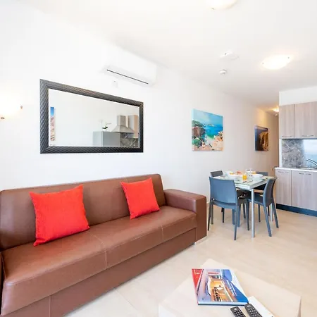 Islet Promenade Seafront 1 Bedroom Apartment With Sea View Balcony By Getawaysmalta St. Paul's Bay Exterior photo